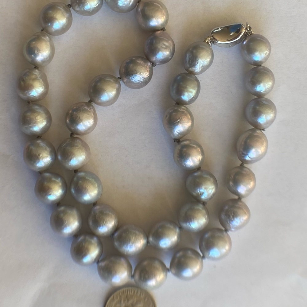 10mm - 10.7mm Gray Cultured Pearl HAND KNOTTED Necklace - 18 Inches - Picture 3 of 7